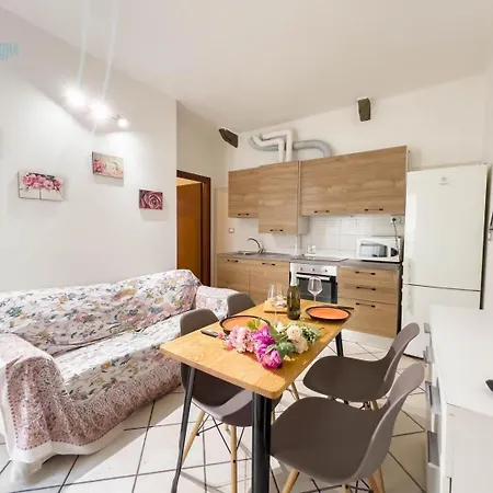 Lejlighed San Maurizio 9 Tirabora Short Rent Trieste